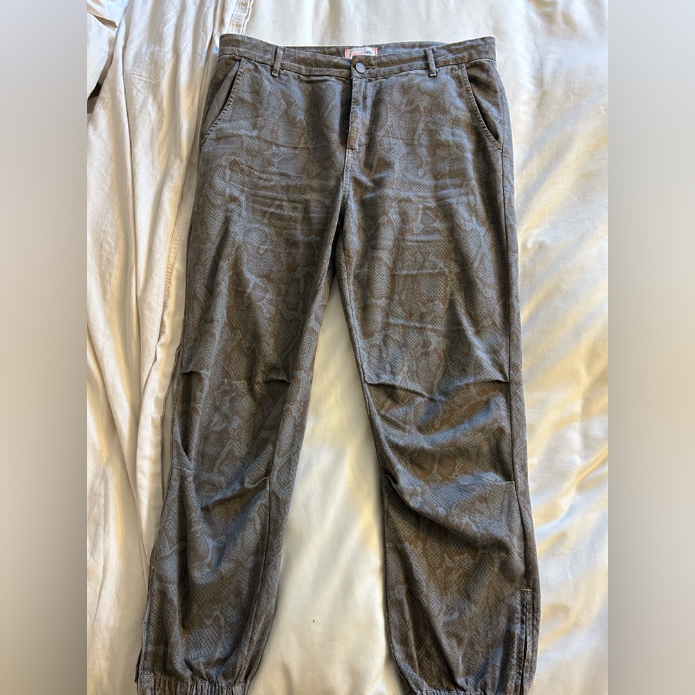 Leopard pants by Sundry Size 30